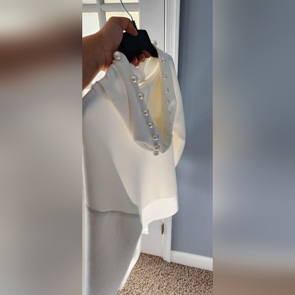 Elegant White Two-Piece Set - Picture 4 of 6